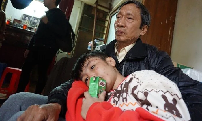 Hà Nội: Sắp xét xử vụ bé trai 10 tuổi bị bố và mẹ kế bạo hành