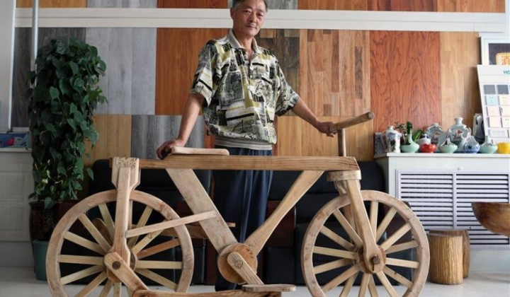 Xe đạp gỗ giá cả trăm triệu gây sốt trên mạng