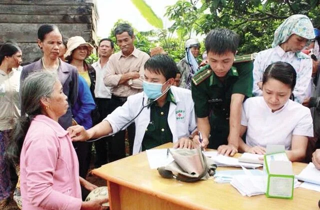 Kết hợp quân dân y trong khám, chữa bệnh