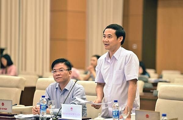 Không nên cứ thấy vướng là 'đòi' sửa luật!