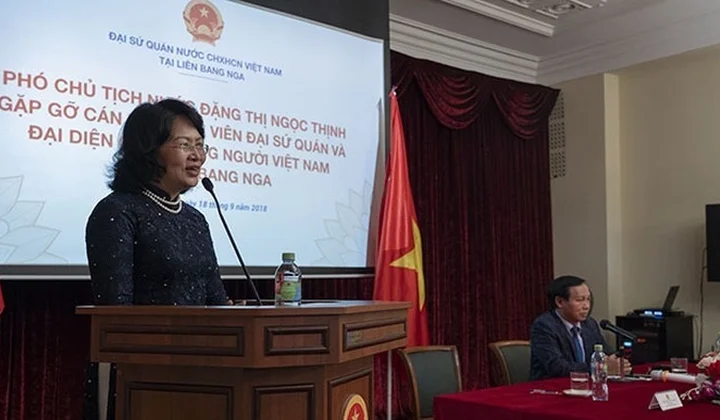 VP Dang Thi Ngoc Thinh visits Vietnamese embassy in Russia