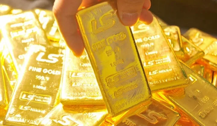 Giá vàng trong nước đắt hơn giá vàng thế giới gần 3 triệu đồng mỗi lượng