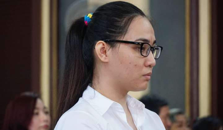 Hot girl cầm đầu đường dây buôn ma túy xuyên Việt giả điên trước tòa