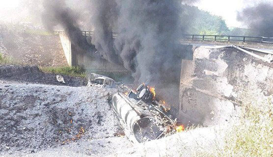 Phân luồng đảm bảo giao thông sau vụ xe bồn nổ như bom trên cao tốc Nội Bài - Lào Cai