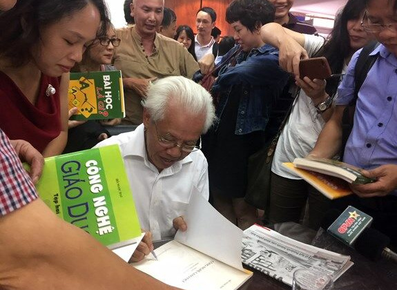 GS Hồ Ngọc Đại: Tôi lắng nghe những đóng góp có ích để điều chỉnh