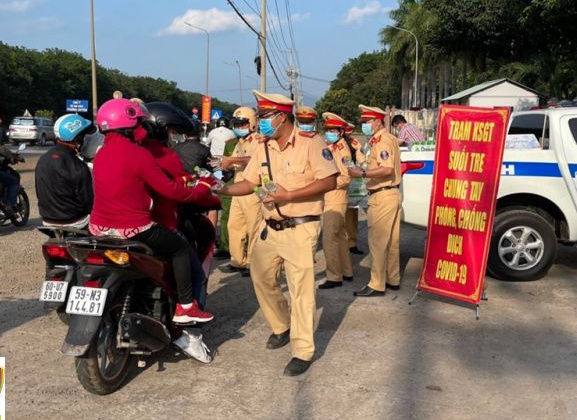 Lực lượng CSGT Đồng Nai: "Ghi điểm mạnh" trong lòng nhân dân