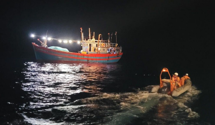 Cấp cứu kịp thời thuyền viên tàu ĐNA 90406TS nguy kịch trên vùng biển Đà Nẵng