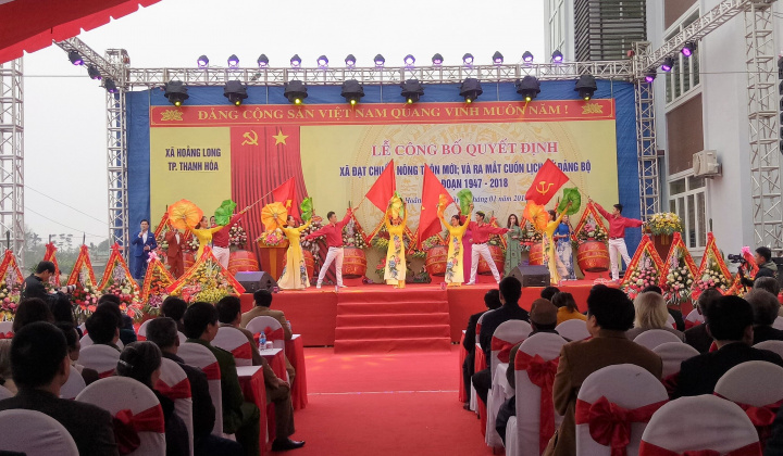 Xã Hoằng Long đón nhận Bằng công nhận đạt chuẩn nông thôn mới