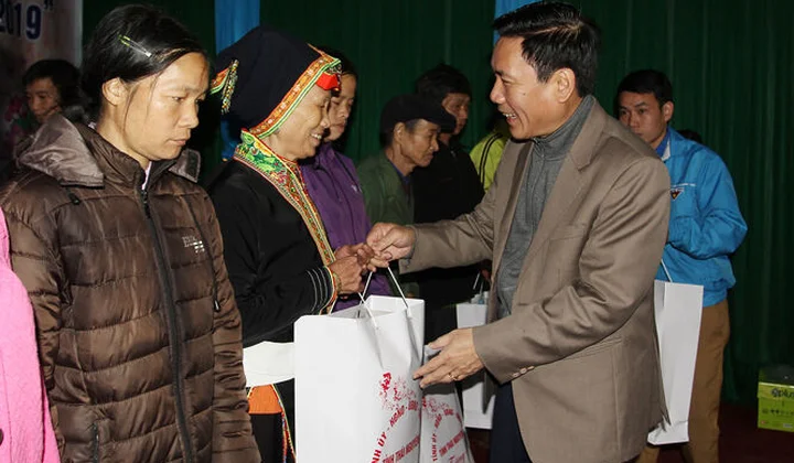 Thái Nguyên: Thăm, tặng quà Tết gia đình chính sách, người nghèo tại huyện Võ Nhai