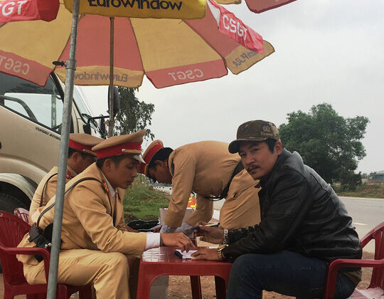 Quảng Bình: CSGT phát hiện tài xế xe đầu kéo dương tính với ma túy