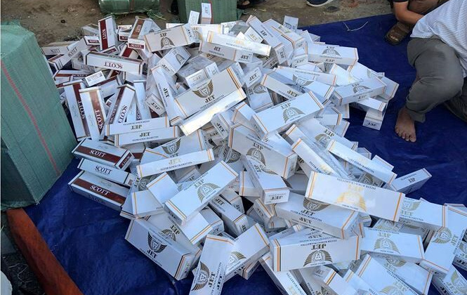 Gần 70.000 gói thuốc lá lậu giấu trong kho phế liệu ở Sài Gòn