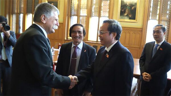 Phó Chủ tịch Quốc hội Phùng Quốc Hiển thăm và làm việc tại Hungary