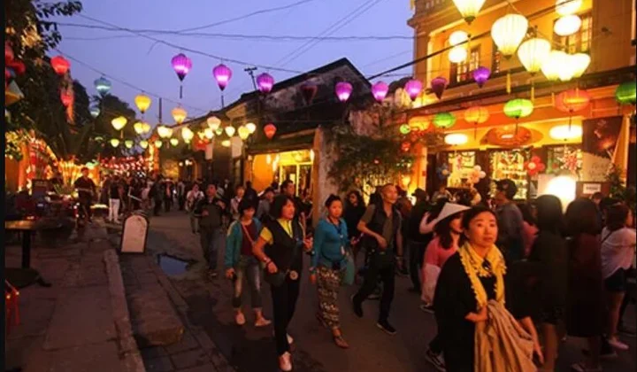 Dáng vẻ chợ đêm Hội An 10 năm qua