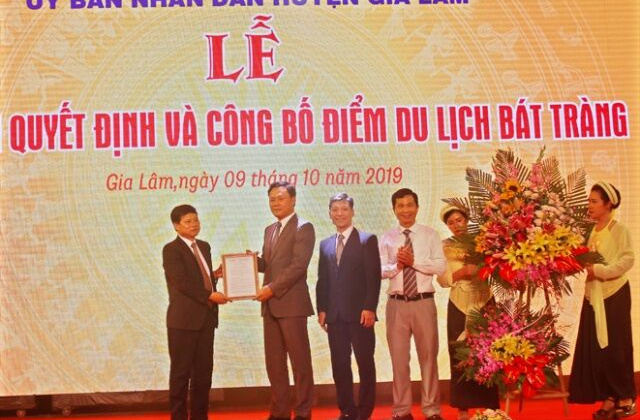 Làng nghề gốm sứ xã Bát Tràng được công nhận là điểm du lịch của Hà Nội