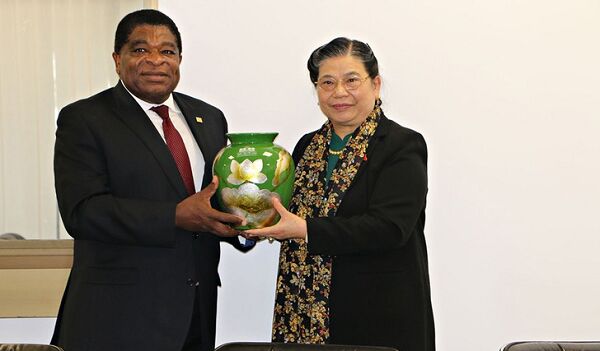 Phó Chủ tịch Quốc hội Tòng Thị Phóng tiếp xúc song phương bên lề Đại Hội đồng IPU-141