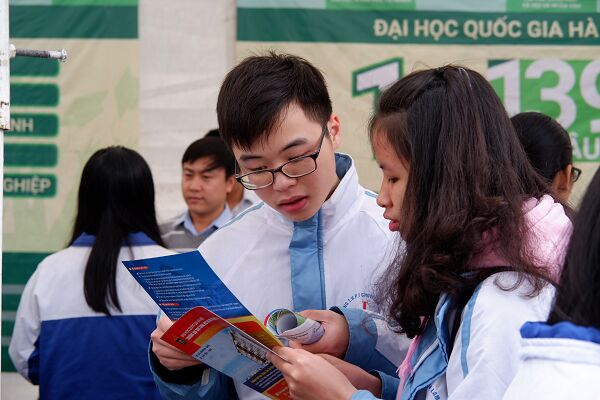 Mở Trường THPT chuyên Khoa học Xã hội và Nhân văn