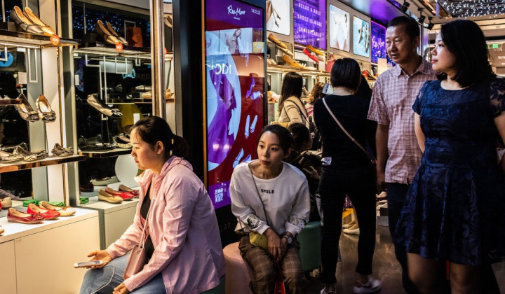 Kinh tế lao đao khiến người tiêu dùng Trung Quốc nhịn ăn tiêu