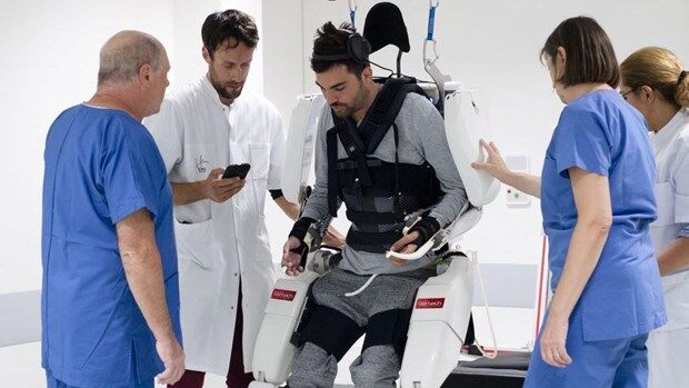 Đem lại hy vọng cho bệnh nhân bại liệt nhờ hệ thống robot điều khiển bằng não bộ