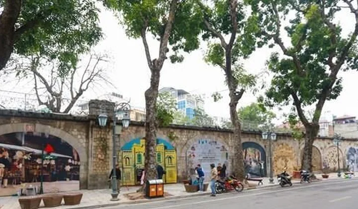 Khai mạc không gian phố bích họa Ký ức Hà Nội - 65 năm
