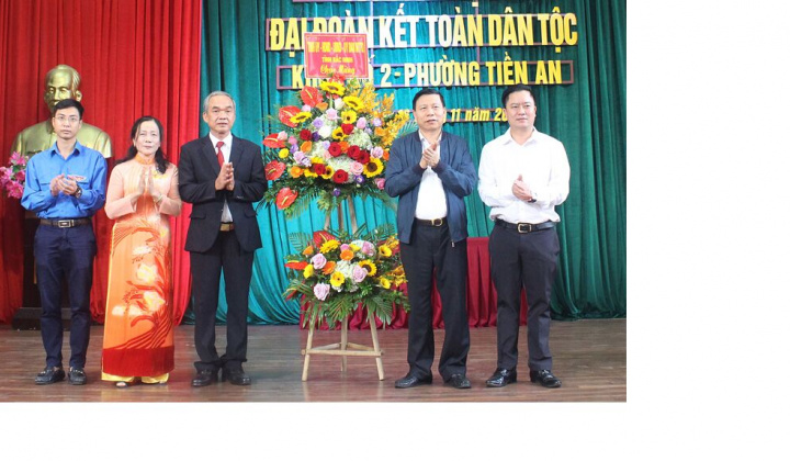 Bí thư Tỉnh ủy Bắc Ninh dự Ngày hội Đại đoàn kết khu phố 2, phường Tiền An