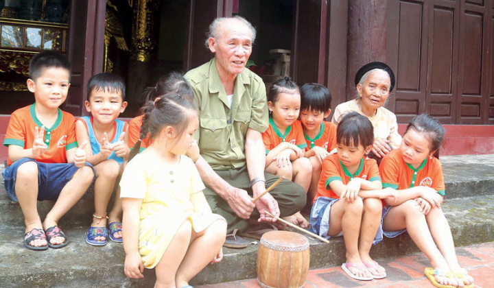 Đưa hội trống quân làng Bùi Xá đến với du khách nước ngoài