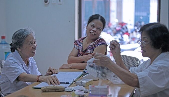 Lấy lương hưu mở phòng khám miễn phí