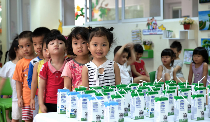 Hành trình 13 năm của chương trình sữa học đường và những trái ngọt