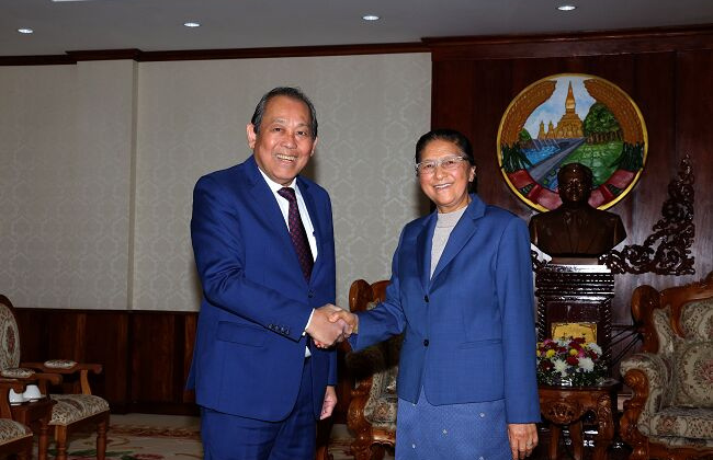 Phó Thủ tướng Thường trực Chính phủ hội kiến Chủ tịch Quốc hội Lào