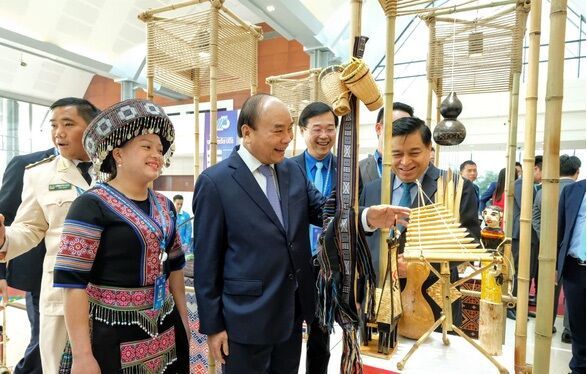 Thủ tướng Nguyễn Xuân Phúc đối thoại với 1.000 thanh niên