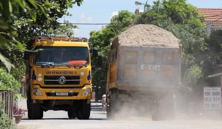 Hà Nội sẽ xử nghiêm phương tiện làm rơi vật liệu nhằm đảm bảo môi trường