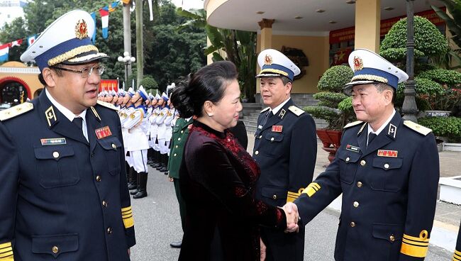 Chủ tịch Quốc hội thăm, chúc mừng Quân chủng Hải quân