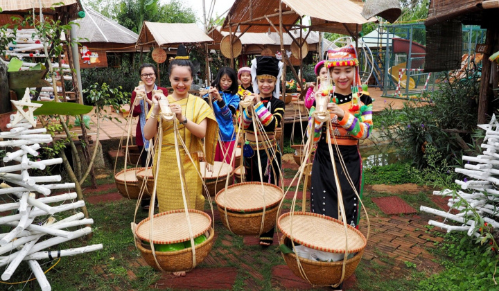 Phiên chợ đông Quán Nhà tôi – Những mảnh ghép đầy sắc màu
