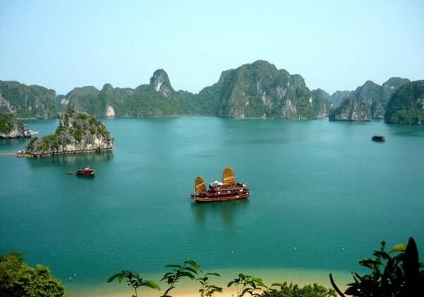 Quảng Ninh: Thu hút trên 85 vạn lượt khách du lịch dịp Tết Kỷ Hợi 2019