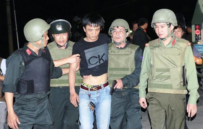 Nghẹt thở vây bắt nhóm tội phạm ma túy dùng vũ khí nóng