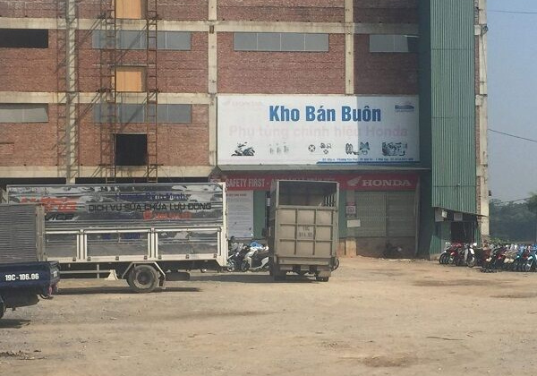 Phú Thọ: Trung tâm thương mại trở thành kho chứa hàng?