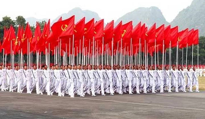 Non sông bừng sáng sắc xuân