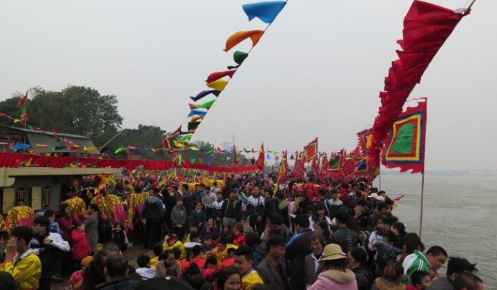 Cấm dùng tàu hàng để chở người tham gia lễ hội sông nước dịp Tết