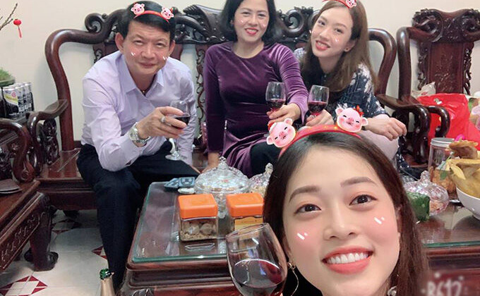 Người đẹp Việt sum vầy bên gia đình ngày đầu tiên năm Kỷ Hợi