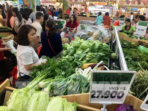 Sôi động thị trường mùng 3 Tết