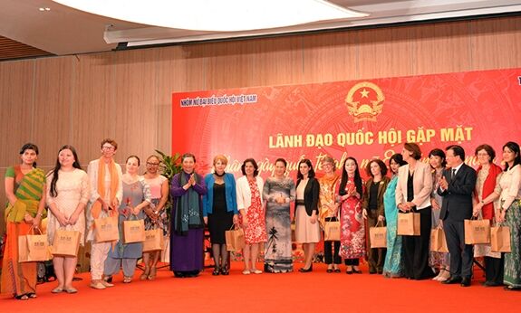 Phụ nữ Việt Nam giữ vai trò quan trọng trong công cuộc đổi mới, phát triển đất nước