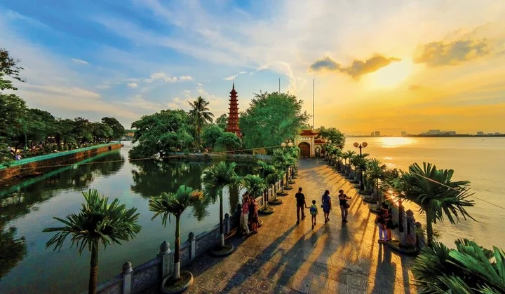 Chùa Trấn Quốc trong Top 10 ngôi chùa có cảnh đẹp "không thể tin được"