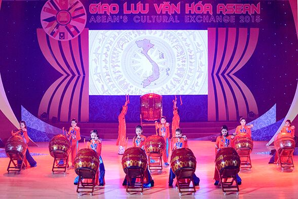 Giao lưu văn hóa là cây cầu lớn nối Việt Nam với quốc tế