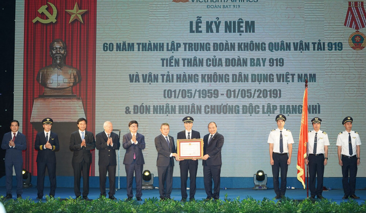 Thủ tướng mong muốn Vietnam Airlines sớm trở thành hãng hàng không 5 sao