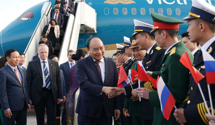 Thủ tướng đến Saint Petersburg, bắt đầu thăm chính thức LB Nga