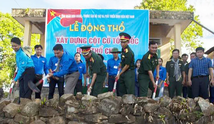 Xây dựng Cột cờ Tổ quốc trên đảo Thổ Chu