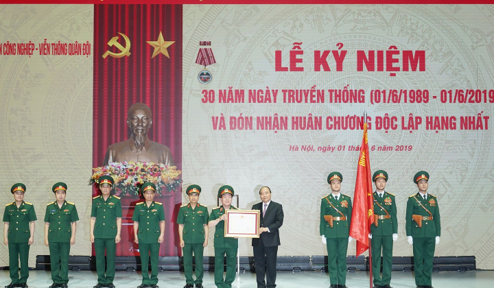 Thủ tướng: "Viettel cần vươn lên sánh vai với Huawei, Goolge, Facebook, Samsung…"