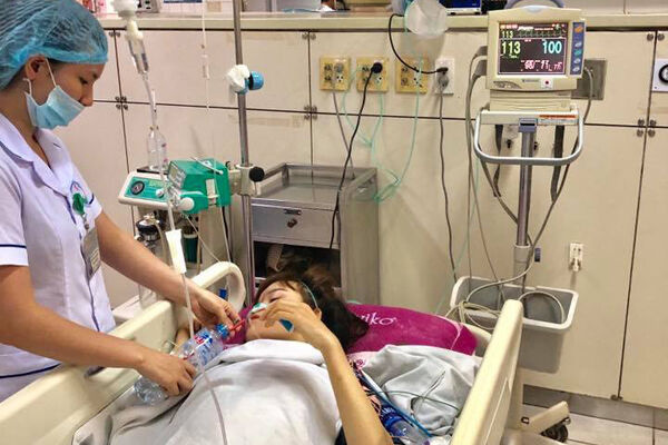 Các nạn nhân trong vụ tai nạn xe khách tại Hòa Bình đang được hồi sức tích cực