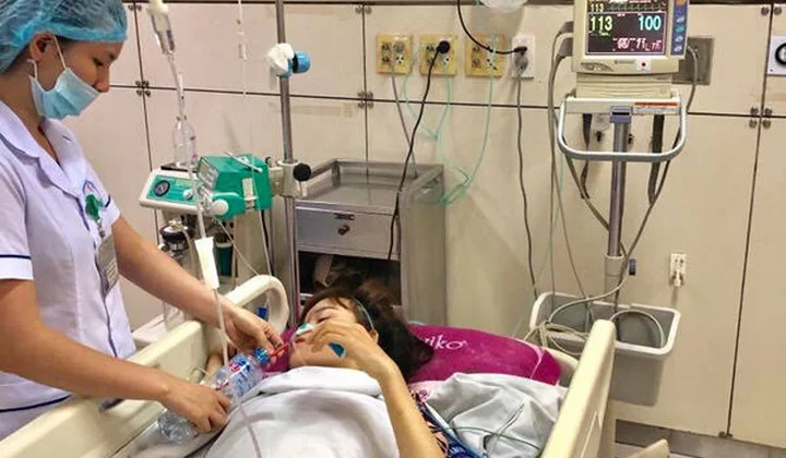 Các nạn nhân trong vụ tai nạn xe khách tại Hòa Bình đang được hồi sức tích cực