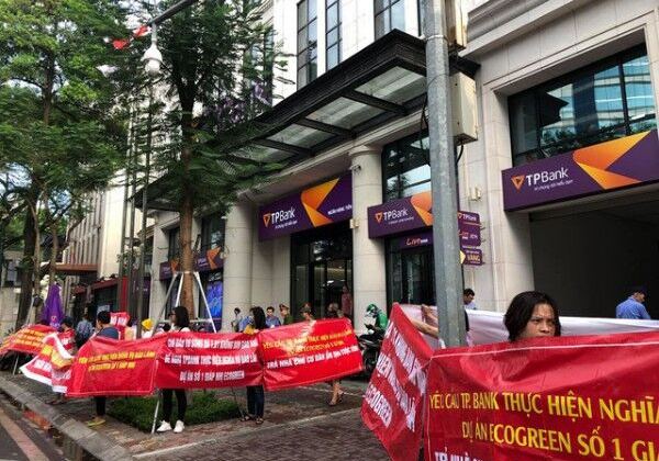 Người mua nhà Dự án Eco Green bức xúc đòi quyền lợi từ TPBank và chủ đầu tư