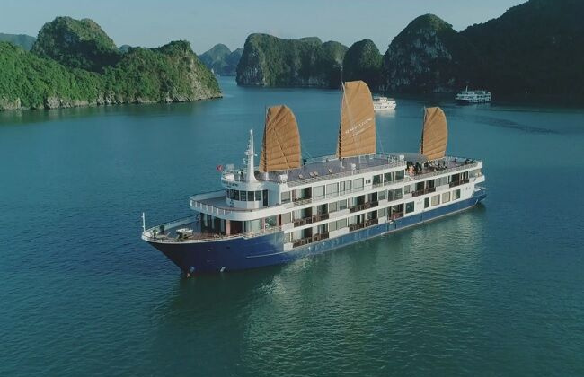 Trải nghiệm đích thực Hạ Long cùng Sealife Group